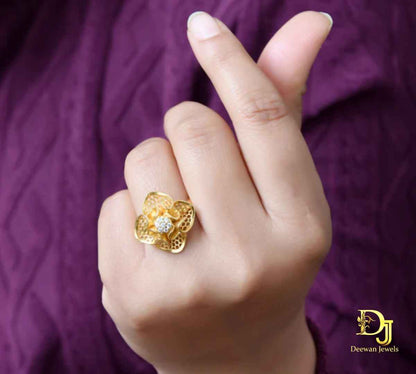 Lovely Design Gold Plated Ring for Ladies