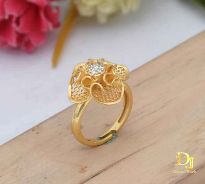 Lovely Design Gold Plated Ring for Ladies