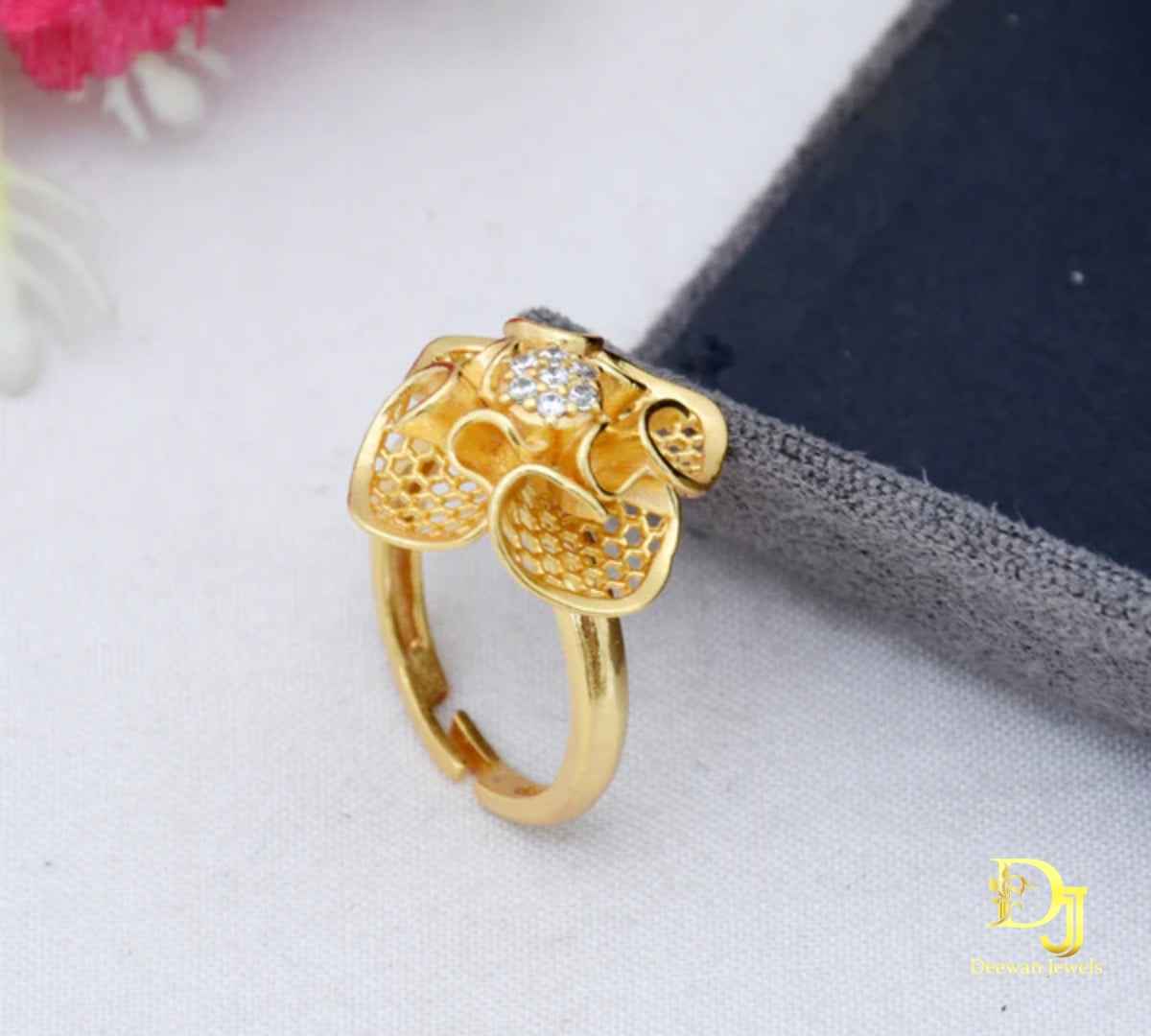 Lovely Design Gold Plated Ring for Ladies